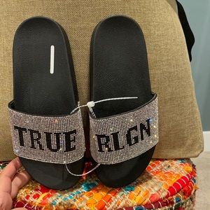 True Religion slides. Size 7.